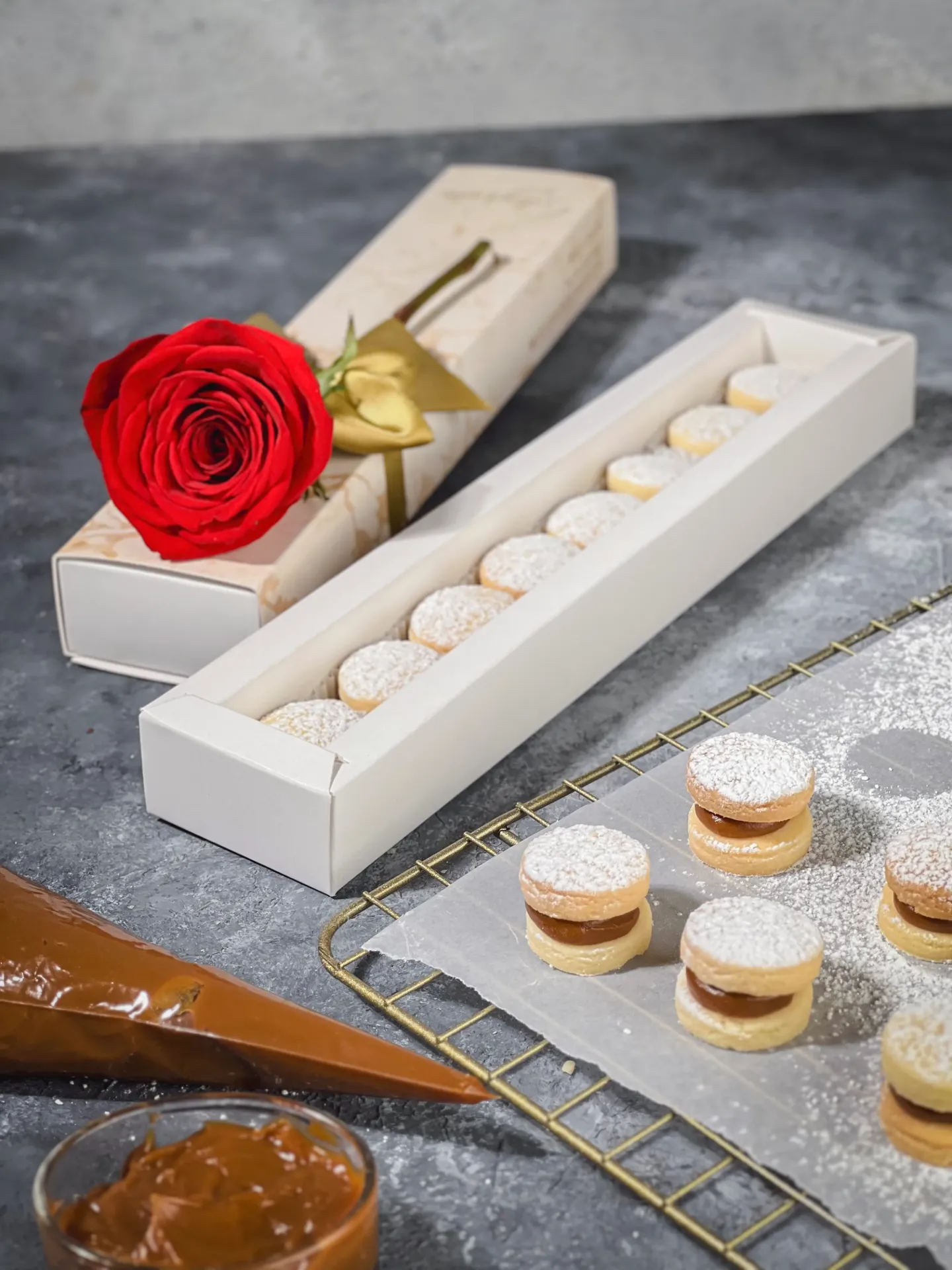 Alfajores x 8 (Tarjeta en blanco, Negro, Sin Rosa)